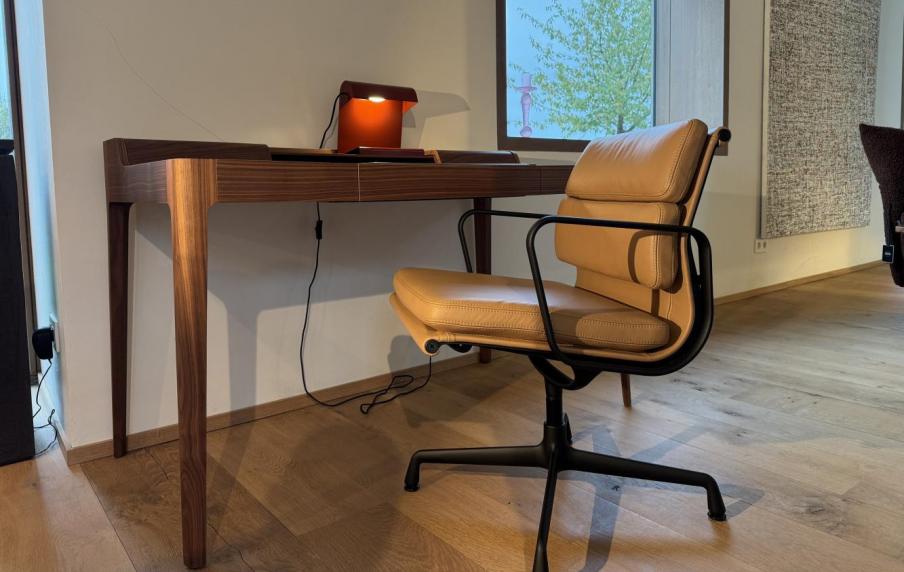 soft pad chair EA208 VITRA