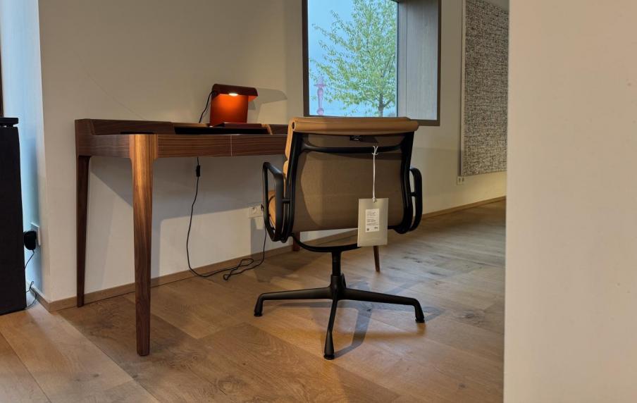 soft pad chair EA208 VITRA