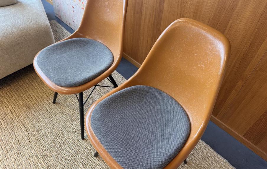 Eames Fiberglass Side Chair DSW
