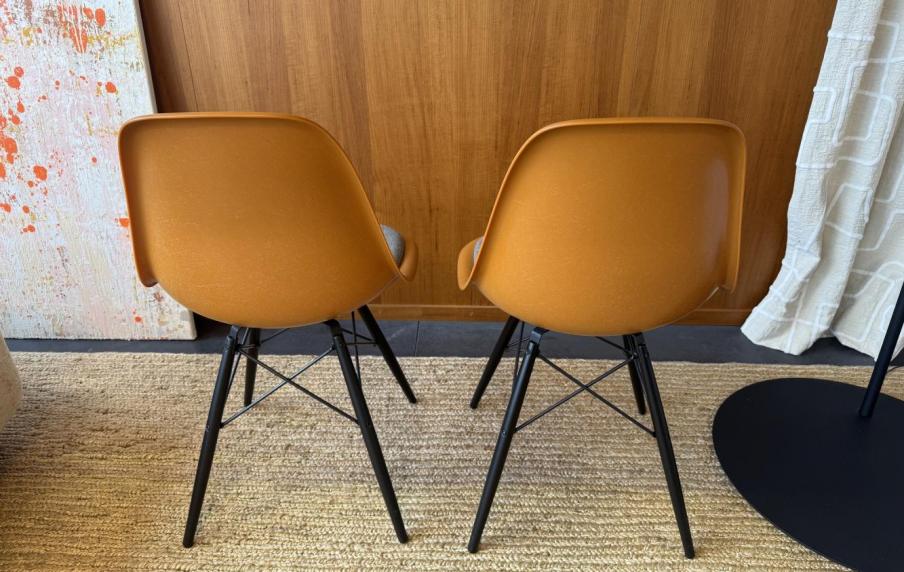 Eames Fiberglass Side Chair DSW