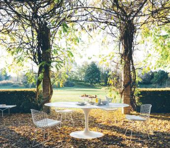bertoia chair, saarinen table knoll outdoor